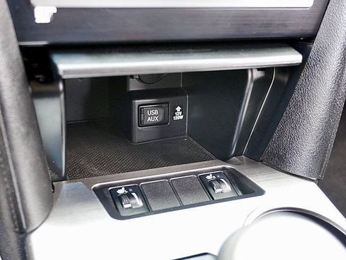 Used 2013 Toyota Camry SE w/ Leather Pkg FWD image 29