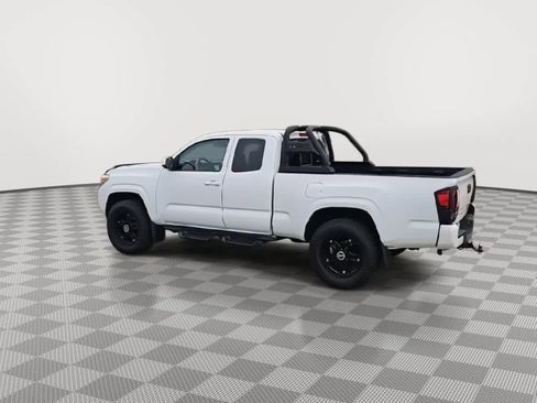 Used 2018 Toyota Tacoma SR image 6