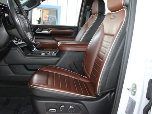 Used 2024 GMC Sierra 3500 Denali Ultimate AWD/4WD image 27