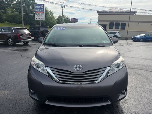 Used 2013 Toyota Sienna XLE FWD image 2