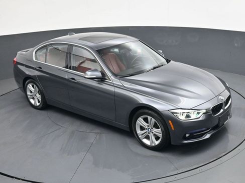 Used 2018 BMW 330i xDrive Sedan w/ Convenience Package image 22