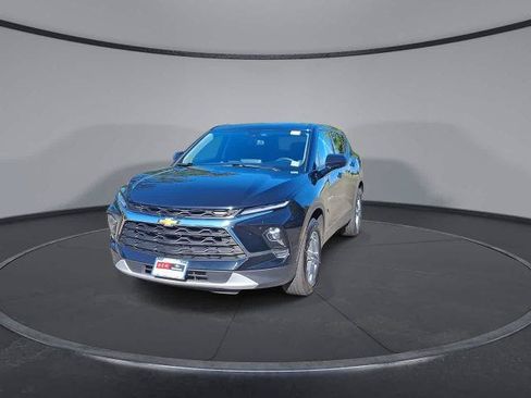 Used 2025 Chevrolet Blazer LT AWD/4WD image 3