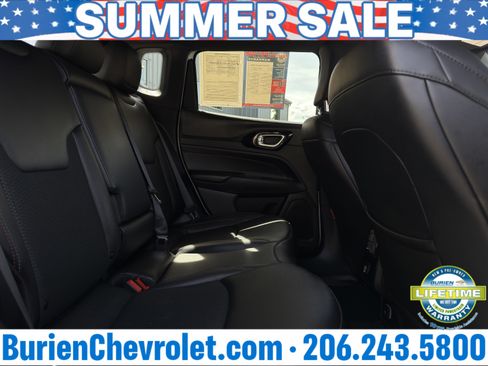 Used 2025 Jeep Compass Trailhawk AWD/4WD image 25
