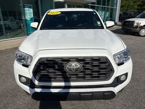 Used 2021 Toyota Tacoma TRD Off-Road RWD image 11