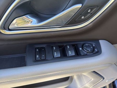 Used 2024 Chevrolet Suburban LT image 20