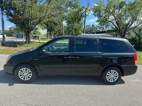 Used 2012 Kia Sedona LX FWD image 11