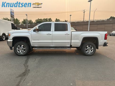 Used 2018 GMC Sierra 2500 SLT w/ Suspension Package, Off-Road AWD/4WD image 9