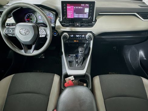 Used 2021 Toyota RAV4 XLE w/ Convenience Package FWD image 27
