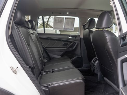 Certified 2023 Volkswagen Tiguan SE w/ Panoramic Sunroof Package image 27