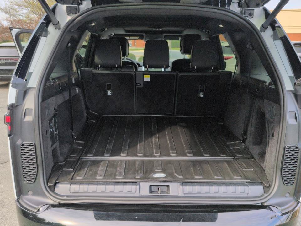 Certified 2025 Land Rover Discovery Dynamic SE AWD/4WD image 14