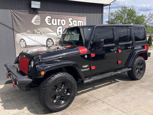 Used 2015 Jeep Wrangler Unlimited Sahara w/ Mopar Chrome Edition Group AWD/4WD image 3