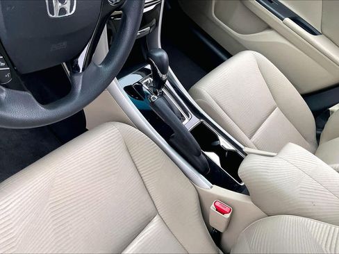 Used 2017 Honda Accord LX image 19