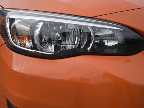 Used 2019 Subaru Crosstrek 2.0i image 6