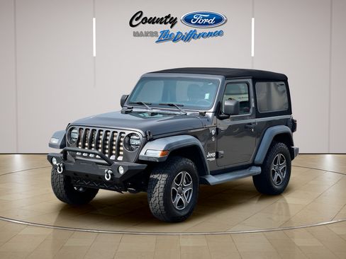 Used 2018 Jeep Wrangler Sport AWD/4WD image 2
