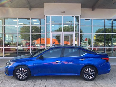 Certified 2025 Nissan Altima 2.5 SV FWD image 4