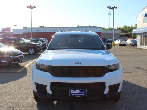 Used 2024 Jeep Grand Cherokee L Laredo image 4