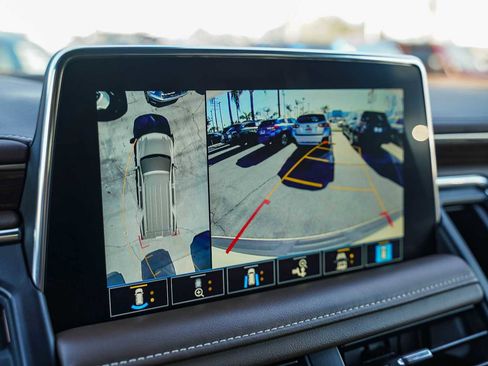 Used 2021 Chevrolet Tahoe High Country w/ Premium Package image 24