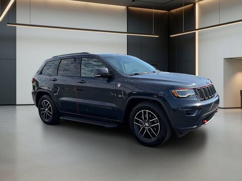 Used 2018 Jeep Grand Cherokee Trailhawk w/ Trailhawk Luxury Group AWD/4WD image 8