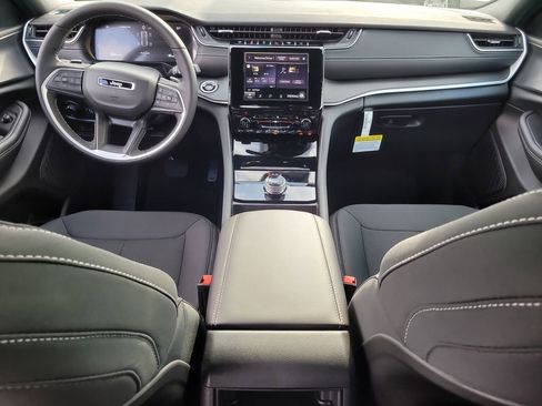 New 2025 Jeep Grand Cherokee Laredo X image 12