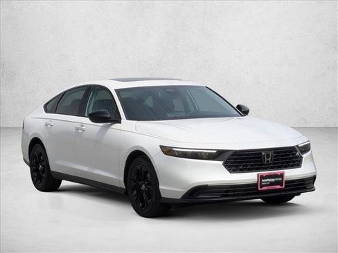 Used 2025 Honda Accord SE image 3