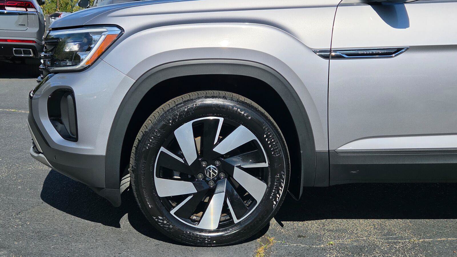 Used 2024 Volkswagen Atlas Cross Sport SE FWD image 10