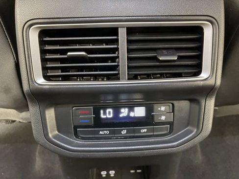 Used 2024 Volkswagen Atlas SE w/ Black Wheel Package image 46