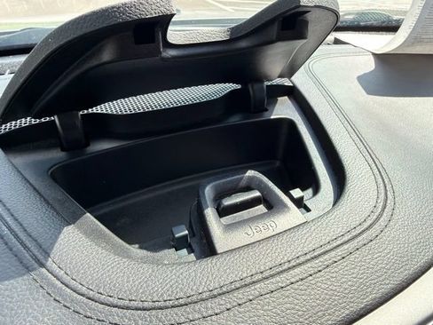 Used 2020 Jeep Cherokee Limited FWD image 29