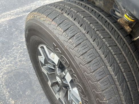 Used 2022 Toyota Tacoma TRD Off-Road w/ Technology Package image 4