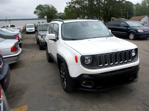 Used 2015 Jeep Renegade Latitude w/ Cold Weather Group II image 1