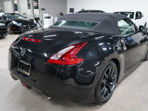 Used 2019 Nissan 370Z Touring RWD image 5