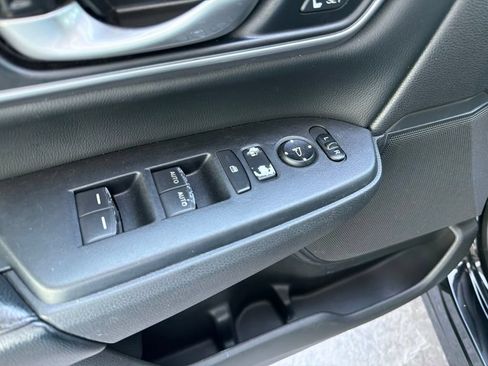Used 2020 Honda CR-V Touring image 7