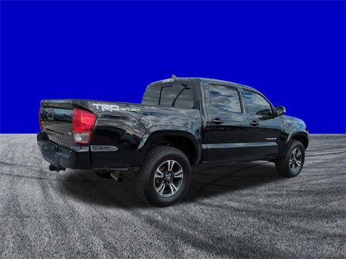 Used 2017 Toyota Tacoma TRD Sport w/ Premium & Technology Package image 4