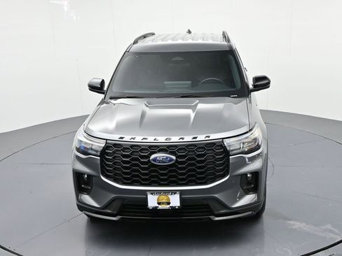 Used 2025 Ford Explorer ST-Line image 18