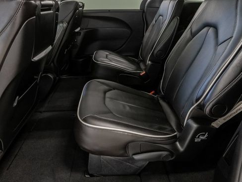 New 2026 Chrysler Pacifica Limited w/ Uconnect Theater Family Group FWD image 22