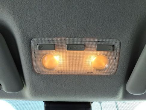 Used 2017 Toyota Yaris L image 22