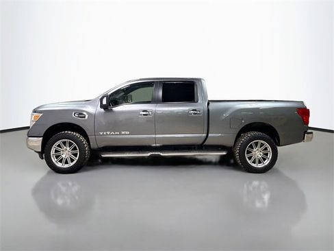 Used 2017 Nissan Titan SV image 10