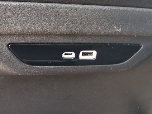 Used 2025 Chrysler Pacifica Limited FWD image 25