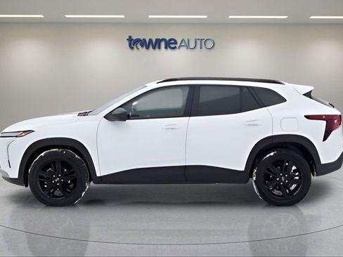 Used 2024 Chevrolet Trax ACTIV w/ Driver Confidence Package FWD image 2