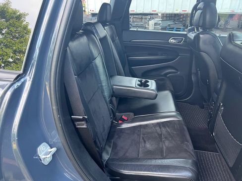 Used 2018 Jeep Grand Cherokee Altitude AWD/4WD image 14