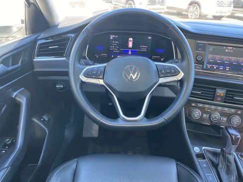 Used 2022 Volkswagen Jetta SE image 5