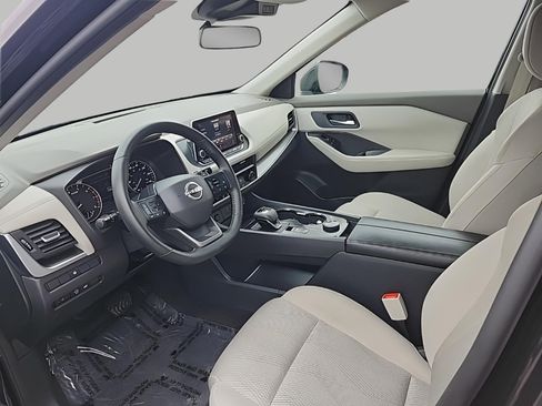 Used 2025 Nissan Rogue SV image 44