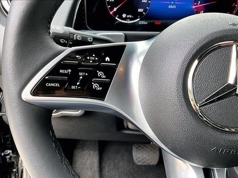 Used 2025 Mercedes-Benz GLB 250 image 20