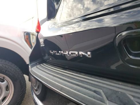 Used 2023 GMC Yukon XL SLT RWD image 7