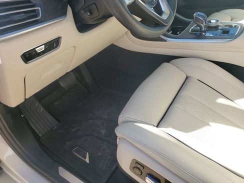 Used 2022 BMW X7 xDrive40i w/ Premium Package image 26