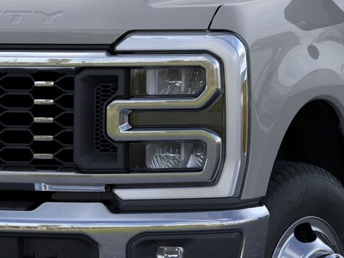 New 2026 Ford F350 4x4 Crew Cab DRW Super Duty image 18