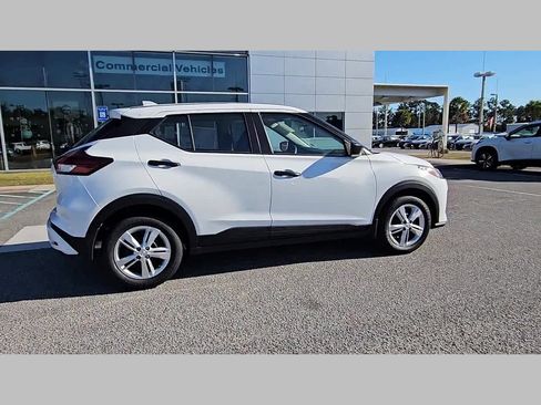 New 2025 Nissan Kicks Play S image 34