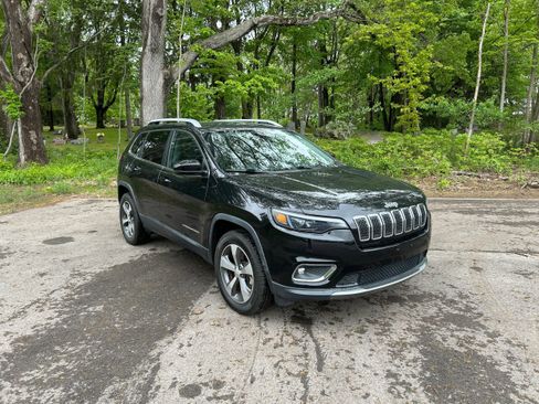 Used 2019 Jeep Cherokee Limited AWD/4WD image 2