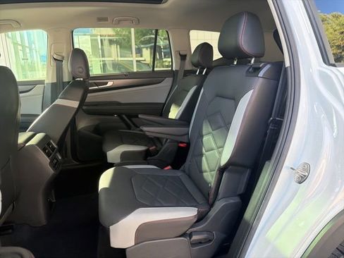 New 2024 Volkswagen Atlas Peak Edition SE image 16