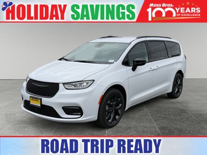 New 2026 Chrysler Pacifica Select