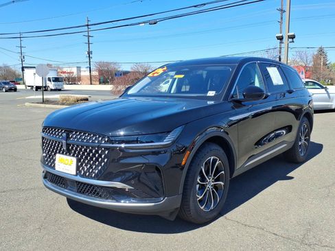 Used 2025 Lincoln Nautilus Premier w/ Equipment Group 102A AWD/4WD image 3